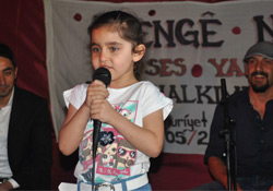 Minikler söyledi büyükler dinledi