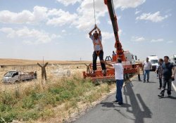 Kamyonet Mayınlı Alana Uçtu, Mahsur Kalanları İtfaiye Kurtardı