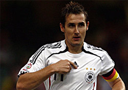 Klose, Dünya Kupası'nda Ronaldo'yu Yakaladı