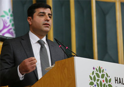 'Allah bizimle beraber' diyen Davutoğlu'na Demirtaş'tan yanıt