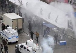 Hakkari'de cenaze törenine polis müdahalesi