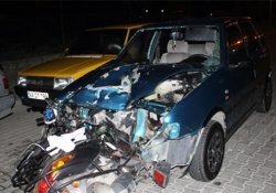 Motosiklet otomobilin içine daldı: 1 ölü!