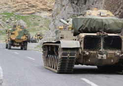 Yüksekova’ya askeri sevkiyat devam ediyor