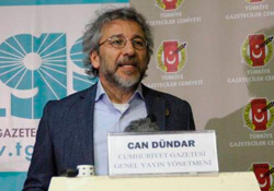 Dündar: Siyasal iktidar gazetecilere gözdağı veriyor