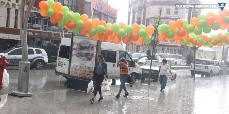 Hakkari’deki sağanak yağış