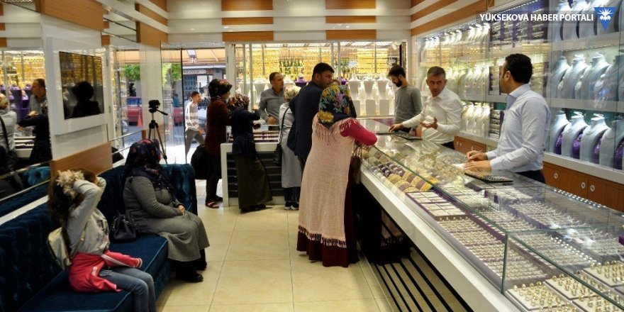 Altın fiyatının düşmesi vatandaşları kuyumculara yönlendirdi