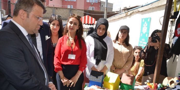 Yüksekova'da kursiyerlerin yaptığı ürünler sergilendi