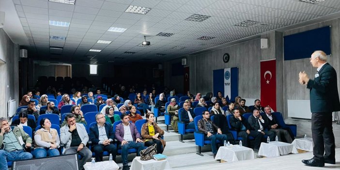 Hakkari'de "Su, Sucul Yaşam, İklim" söyleşisi yapıldı