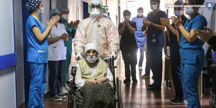 107 yaşında koronavirüsü yendi, alkışlarla uğurlandı