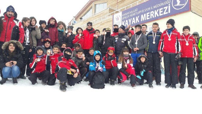 Hakkari’de Kulüplerarası Alp Disiplini Kayak İl Birinciliği Yarışması
