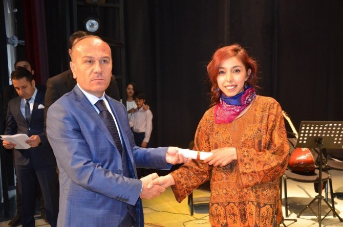 Yüksekova’da fotoğraf sergisi ve sertifika töreni