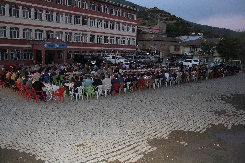 Şemdinli belediyesinden iftar yemeği