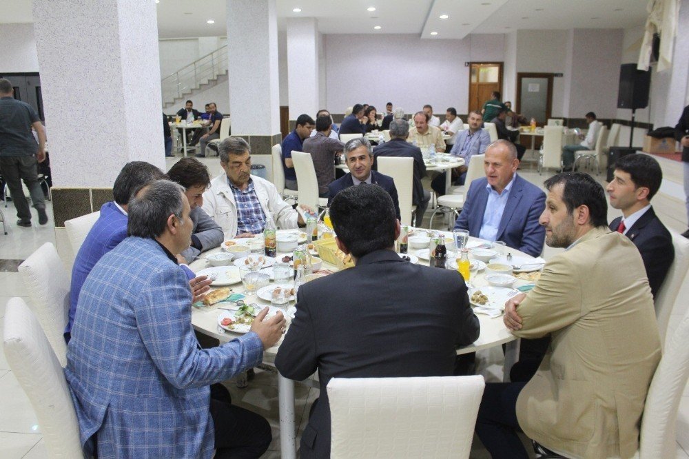 Düzce Belediyesi Yüksekova'da iftar yemeği verdi