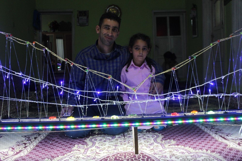 İstanbul’u görmek isteyen kızına Boğaz Köprüsünün maketini yaptı