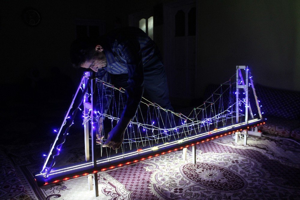 İstanbul’u görmek isteyen kızına Boğaz Köprüsünün maketini yaptı