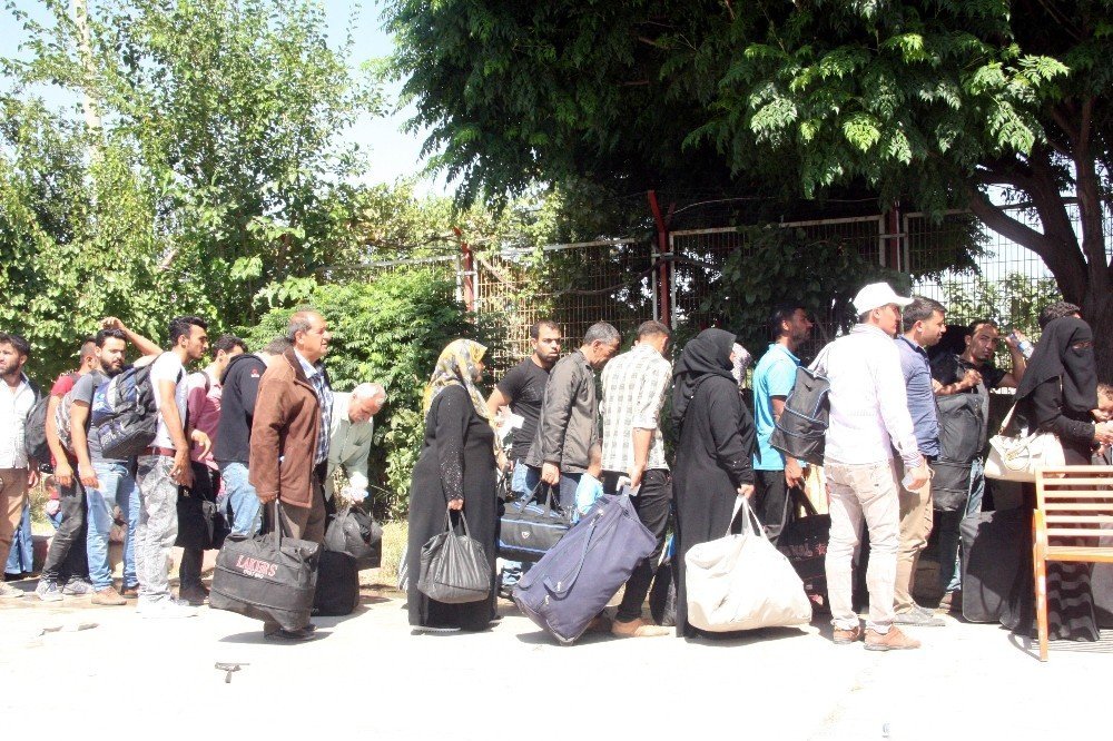 32 bin Suriyeli Türkiye’ye döndü