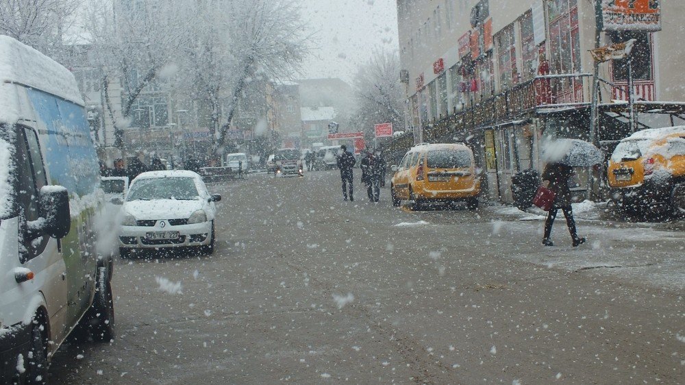 Malazgirt’te kar yağışı