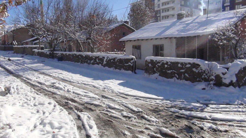 Bitlis’te 51 köy yolu ulaşıma kapandı