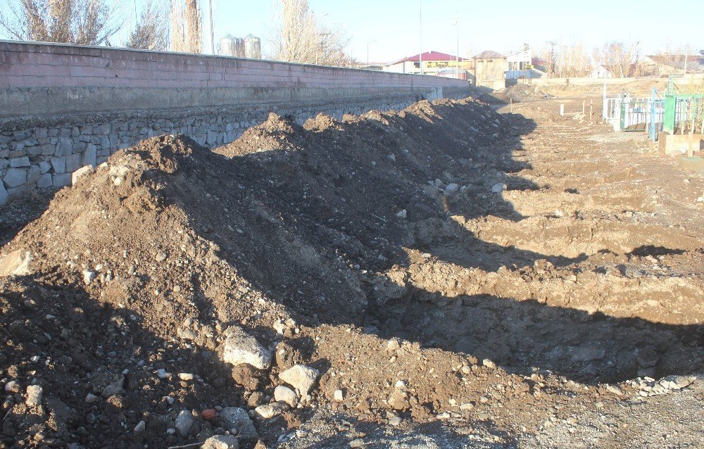 Ağrı’da kış öncesi 250 mezar kazıldı
