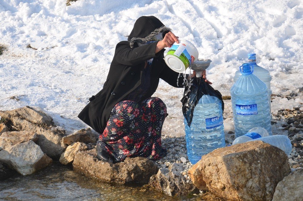 Yüksekova'da köylülerin su çilesi bıktırdı