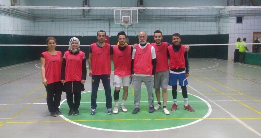 Hakkari’de öğretmenler arası voleybol turnuvası