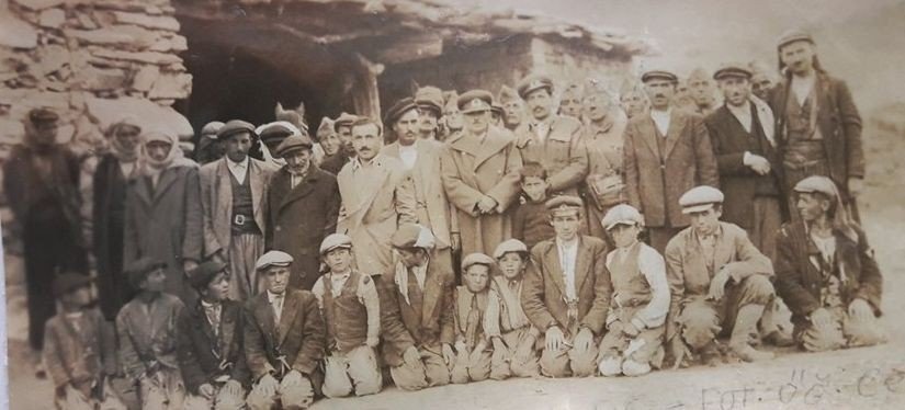 Bursa’dan Hakkari’ye 1954 yılından kalma hatıra fotoğrafı