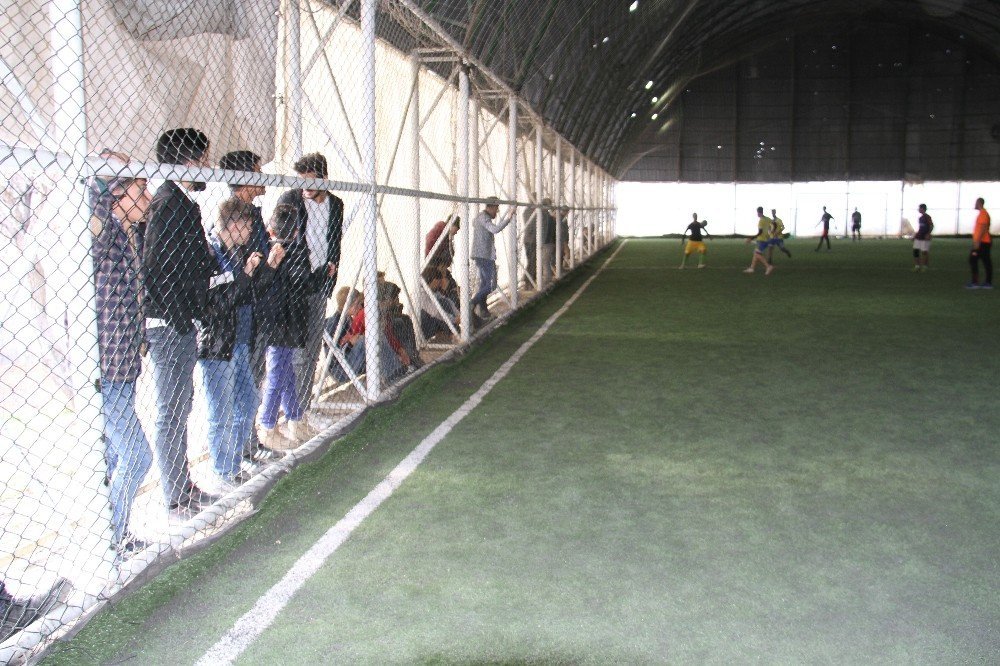 Şemdinli’de gençler arasında  futbol turnuvası