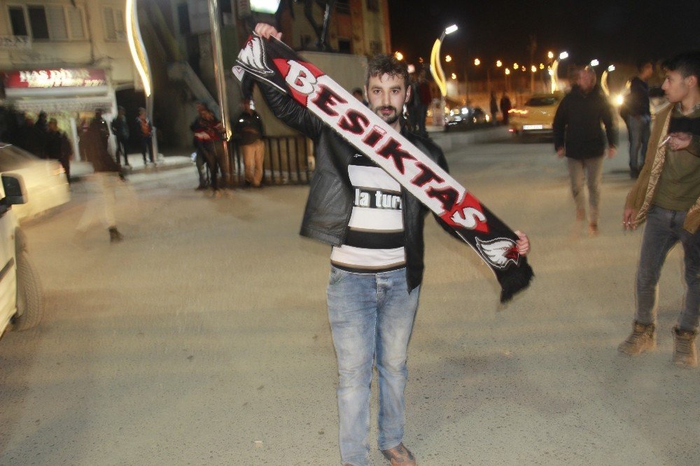 Hakkari’de Beşiktaşlılardan kutlama