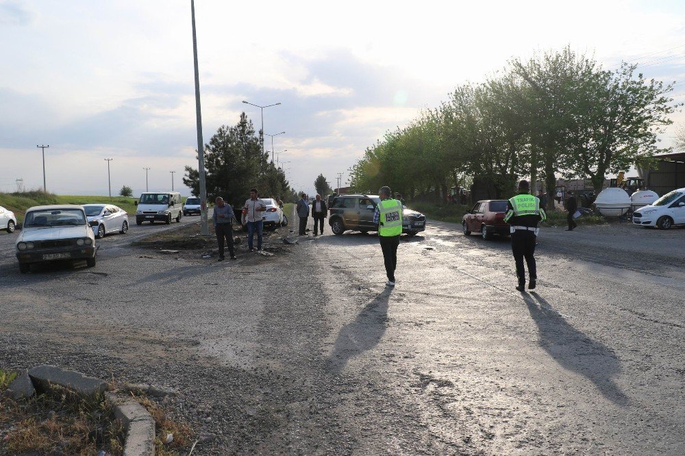 Diyarbakır’da zincirleme trafik kazası: 1’i ağır 7 yaralı