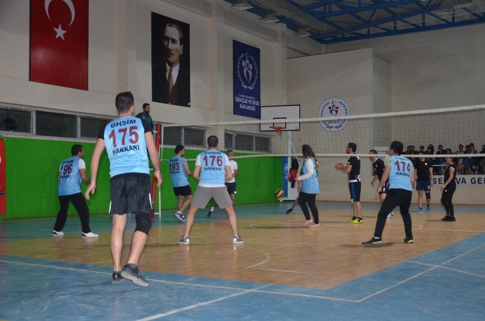 Yüksekova’da voleybol turnuvası