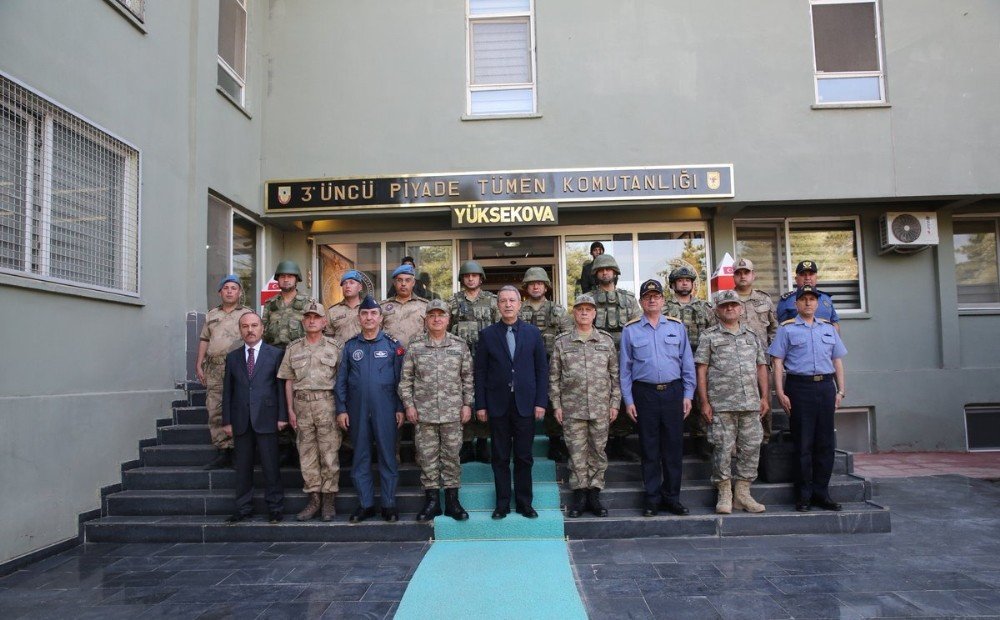 Milli Savunma Bakanı Hulusi Akar'dan Çukurca ziyareti
