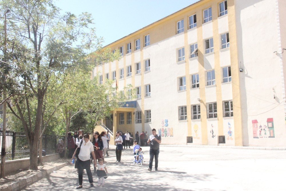 Hakkari’de 71 bin öğrenci ders başı yaptı