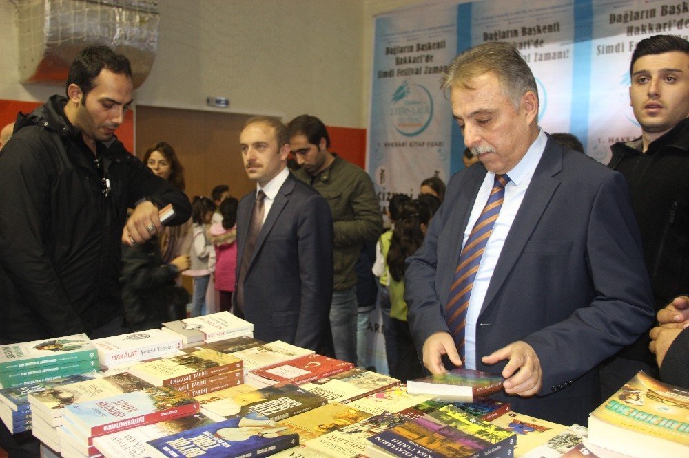 Hakkari’de 1. Kitap fuarı düzenlendi