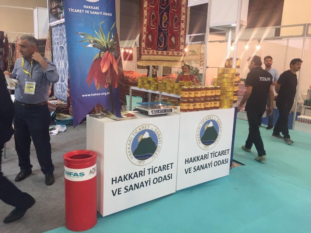Antalya'da Hakkari standına yoğun ilgi