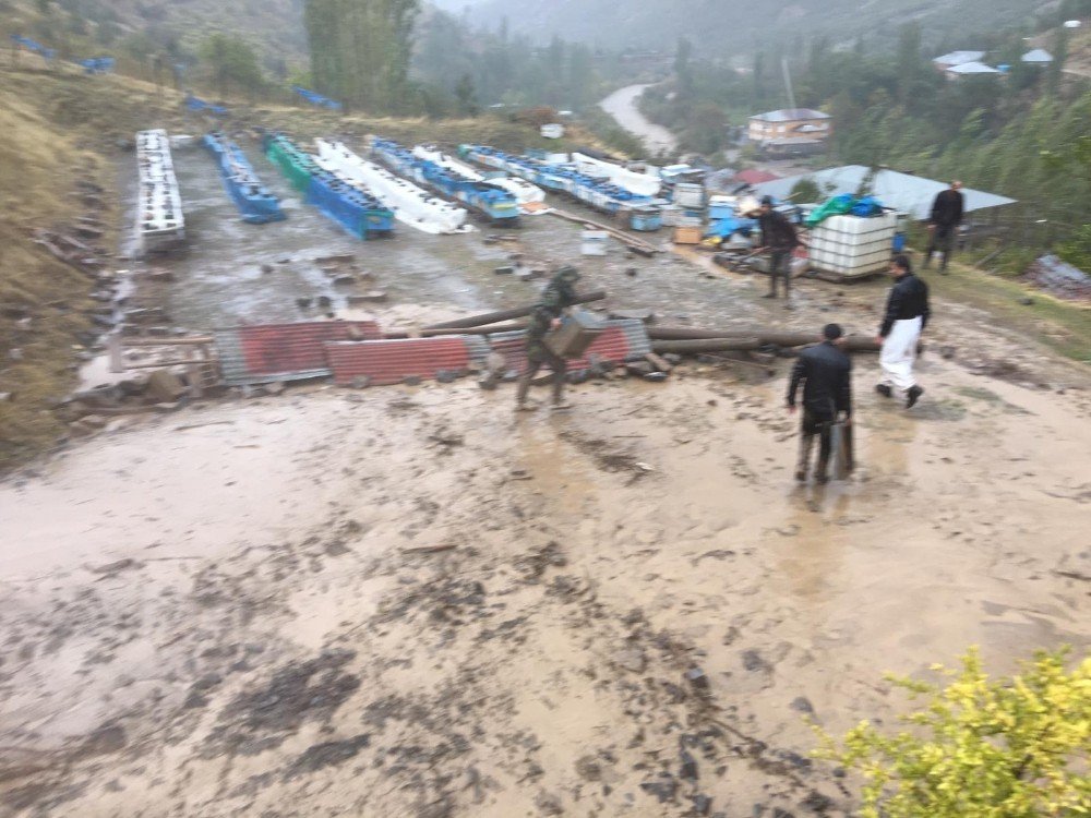 Şırnak’ta aşırı yağış toprak kaymasına neden oldu
