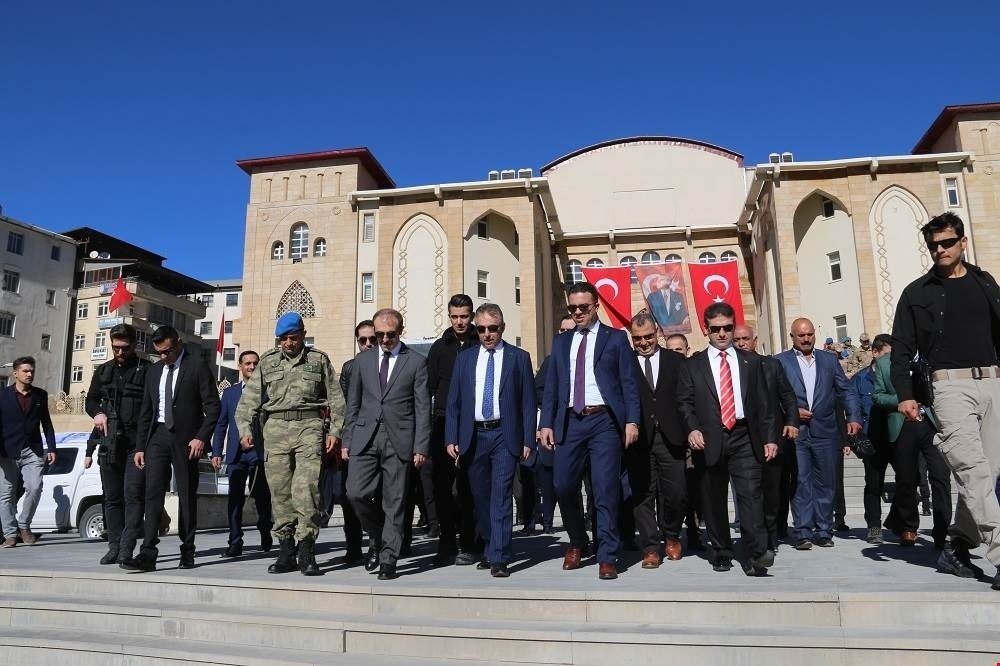 Hakkari’de 29 Ekim Cumhuriyet Bayramı