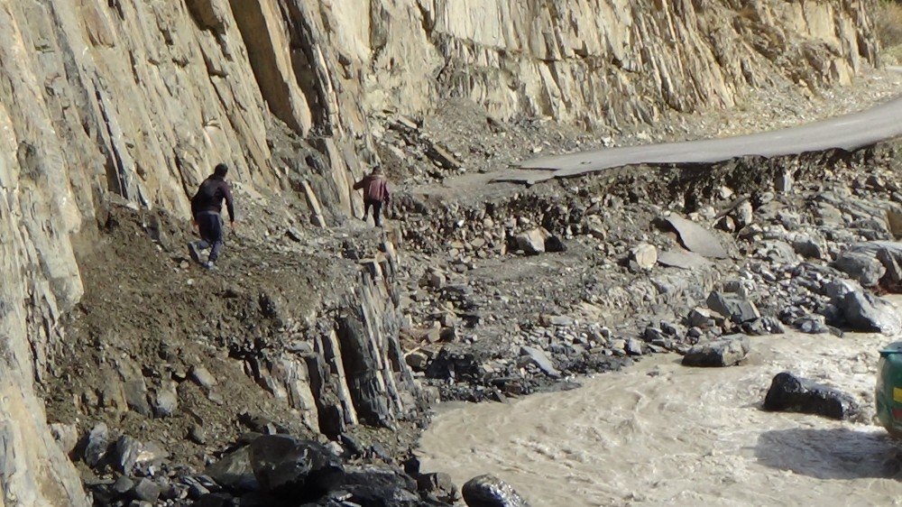 Hakkari'deki sel felaketi, gün ağarınca ortaya çıktı