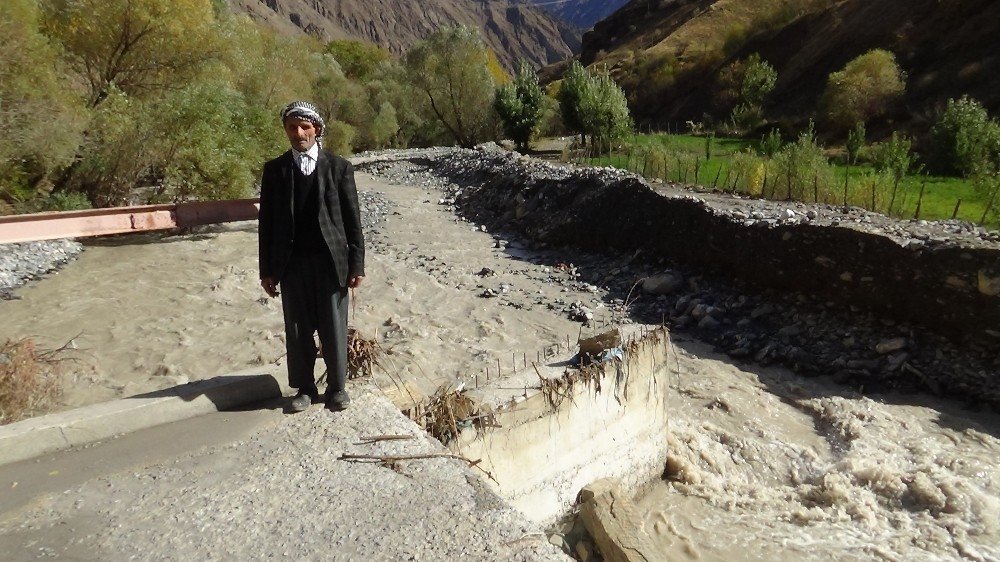 Hakkari'deki sel felaketi, gün ağarınca ortaya çıktı