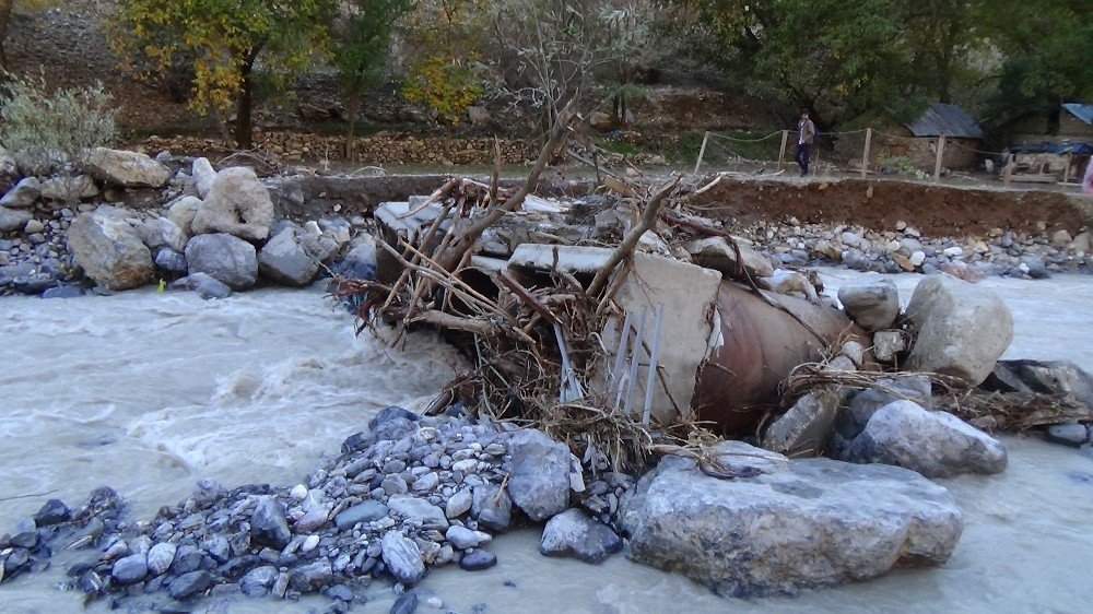 Hakkari'deki sel felaketi, gün ağarınca ortaya çıktı