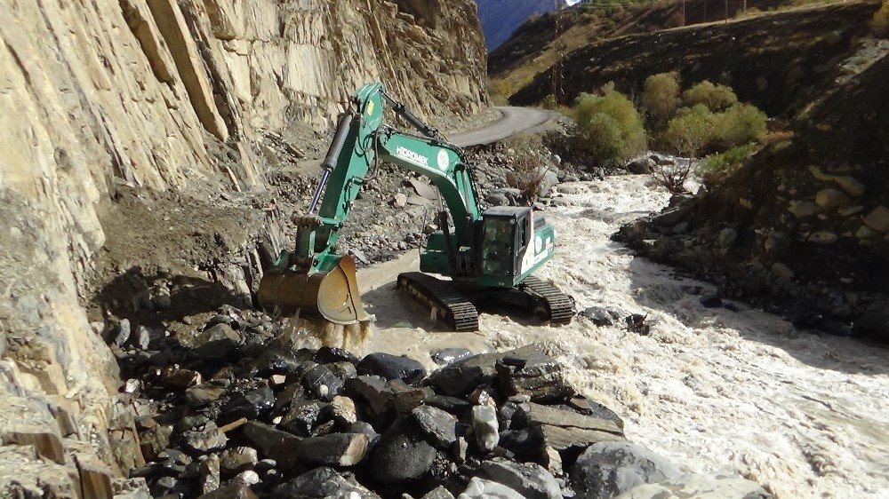 Hakkari'deki sel felaketi, gün ağarınca ortaya çıktı