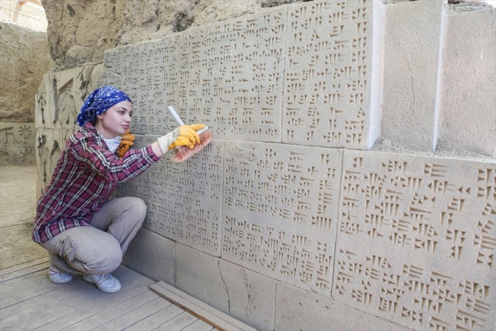 Van'da Urartuların gizemli tapınağının mimari sırrı araştırılacak