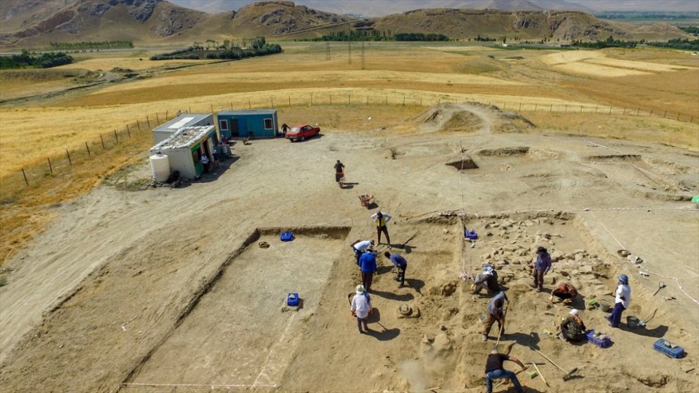 Van'da Urartu aristokratlarının mezarlığı bulundu