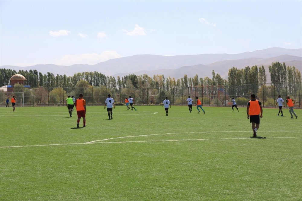 Gürpınar'da mahalleler arası futbol turnuvası