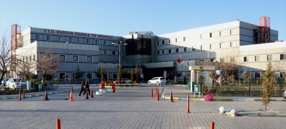 Van: Üniversite hastanesinden yüz koruma siperi ve özel kabinli sedye üretimi