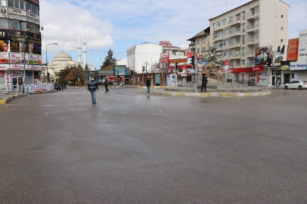 Van'da sokağa çıkma yasağının ikinci gününde de caddeler boş kaldı