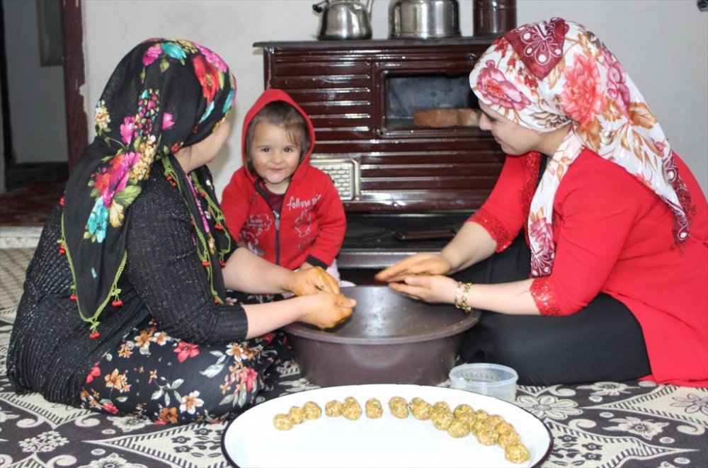 Türkiye'de ilk iftar Şemdinli'de yapıldı