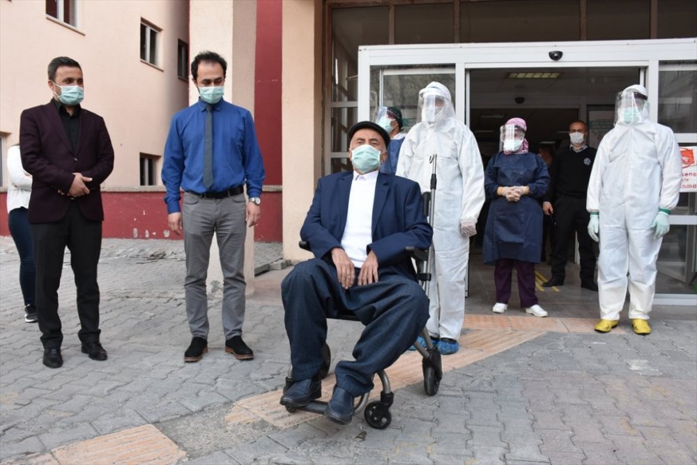 Hakkari'de 81 yaşındaki Adıyaman koronavirüsü yendi