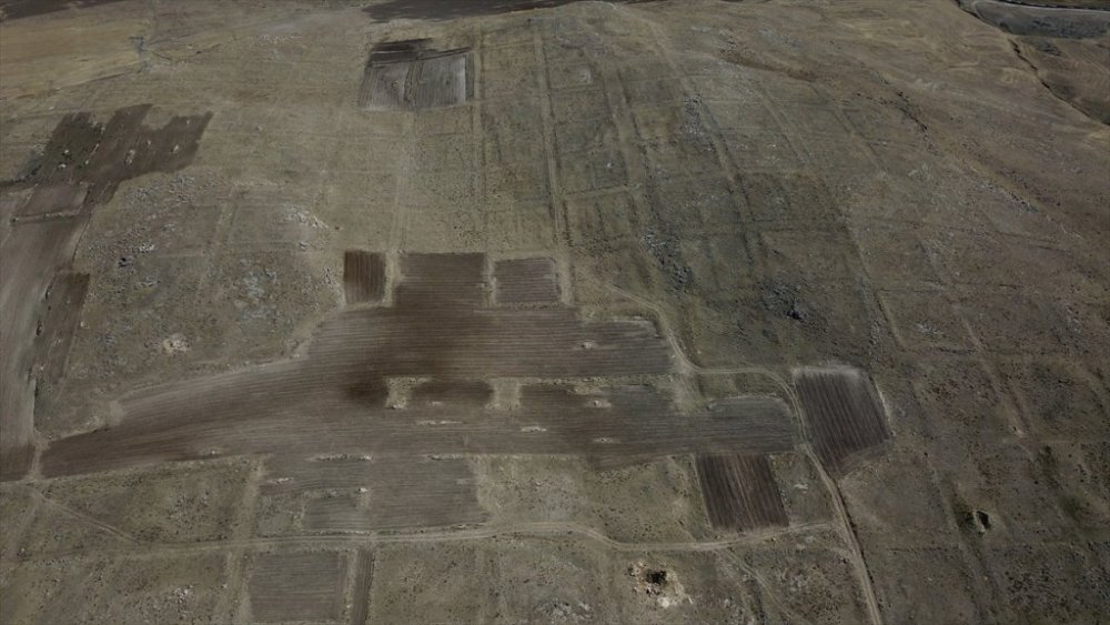 Van'da ızgara planlı antik kent gün yüzüne çıkarılıyor