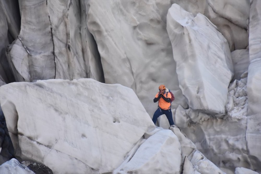 Cilo Dağlarındaki buzullar yabancı doğaseverleri ağırlıyor