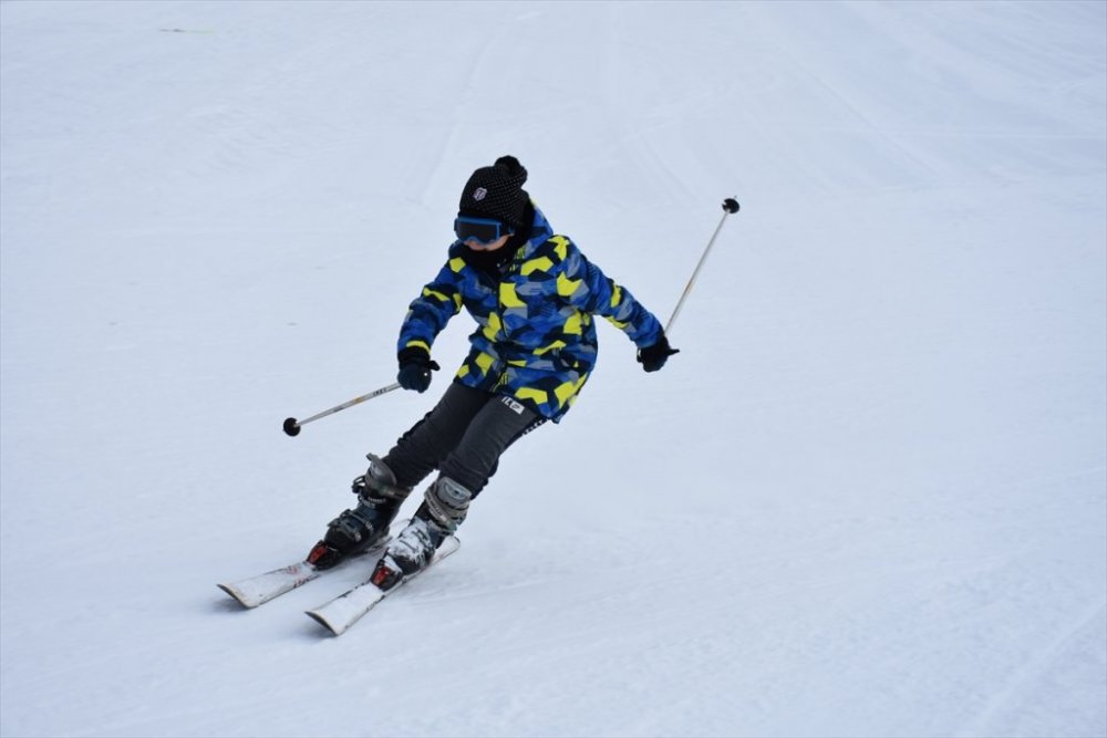 Hakkari'deki kayak merkezi kapılarını sporculara açtı